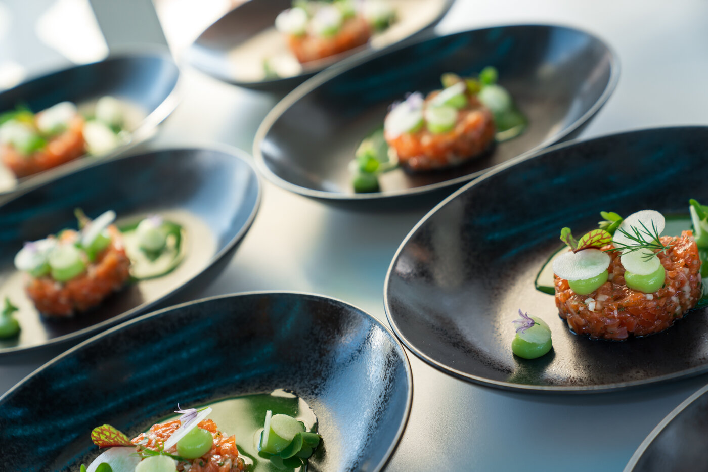 <p>Feinste Gourmetgerichte von den ausgezeichneten Köchen und Restaurants am Wörthersee. Genuss an den tollsten Locations am Ufer des Wörthersees in der edlen mobilen See.Ess.Spiele BOX.</p>